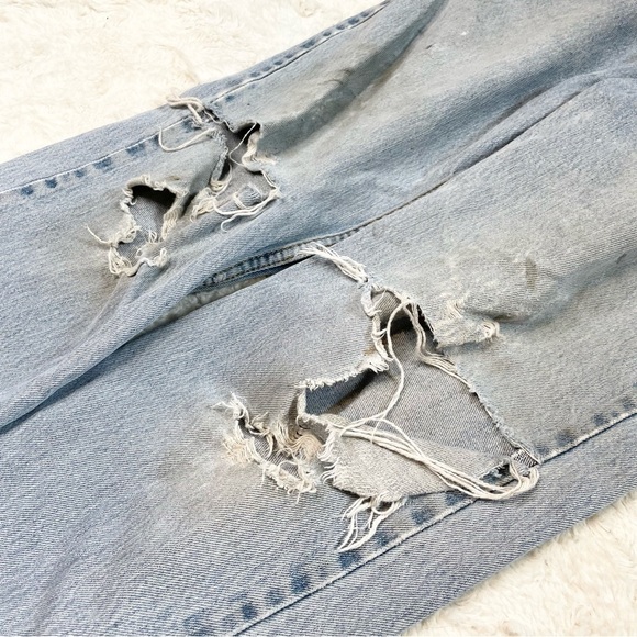 LEVI'S 505 Regular Fit Straight Leg Light Wash Destroyed Denim Jeans 32x32 - Picture 5 of 8